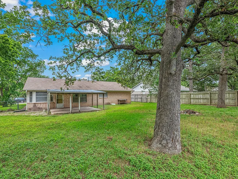 1210 Neal Pickett Dr — Photo 17