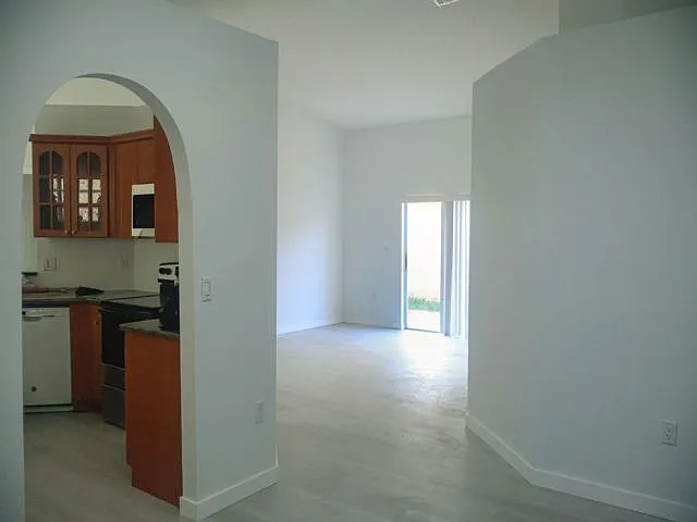 3 bed, 2.0 bath, 1468 sqft, $3,350 — Photo 3
