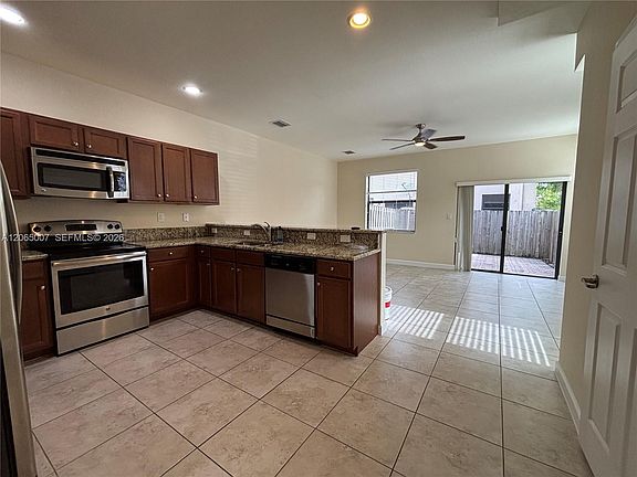 5th image of 15051 SW 116th St