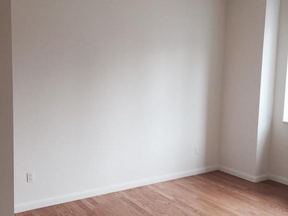 4th image of 229 W 60th St APT 7W