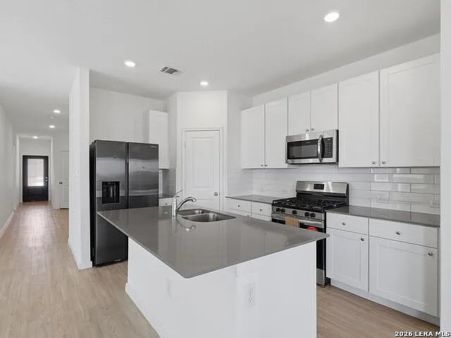 4 bed, 3.0 bath, 1914 sqft, $1,950 — Photo 2