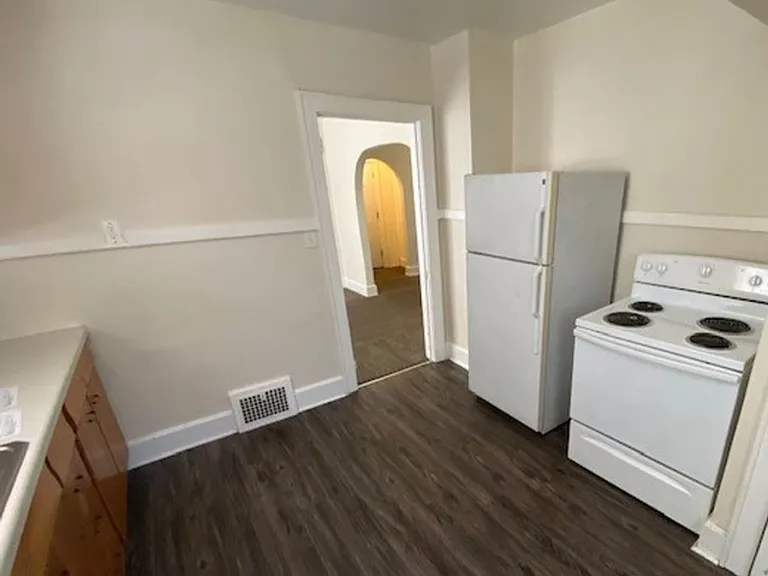 1504 Eastmoreland Ave — Photo 11