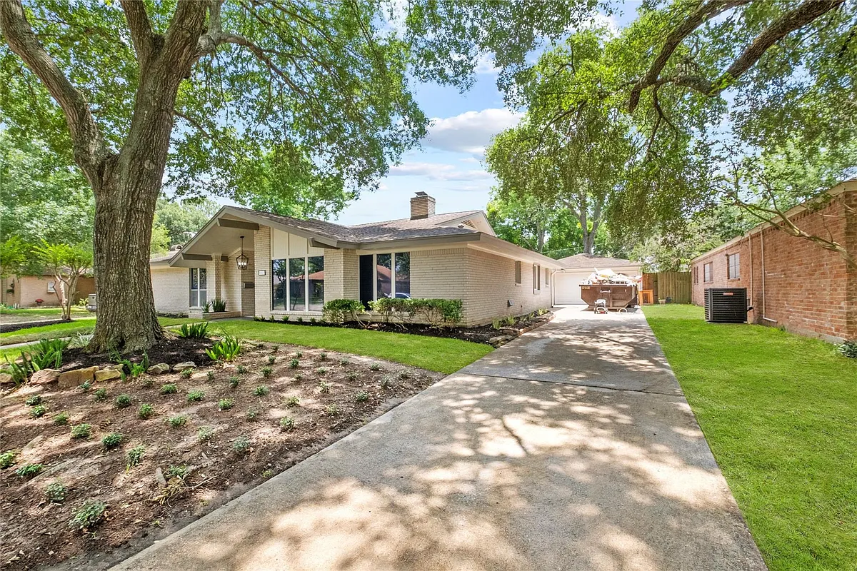 Building Photo - 8307 Braesview Ln