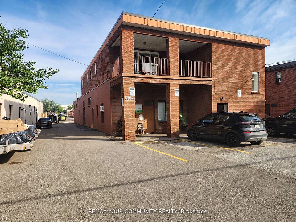 214 Pellatt Ave #UPPER