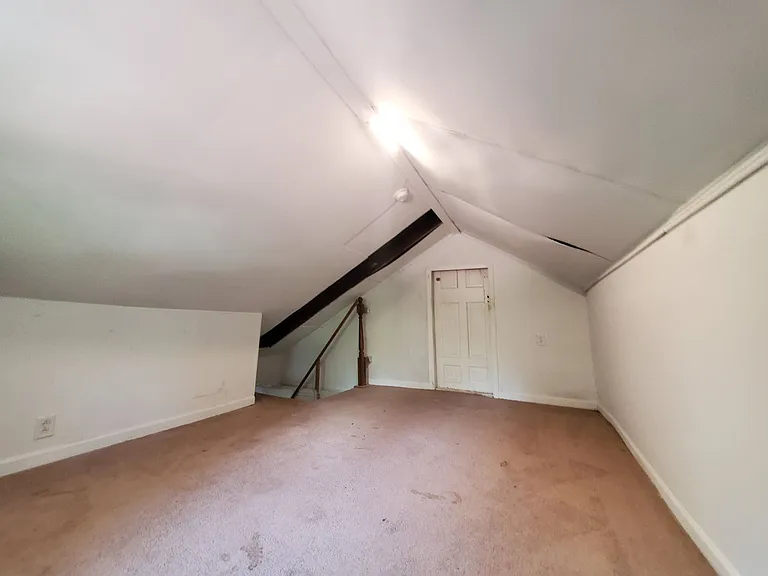 2577 Eastwood Dr — Photo 13