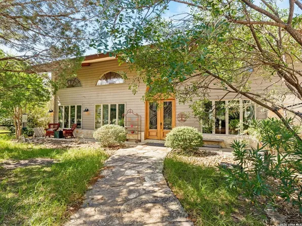 1210 COUNTRY PIKE, Canyon Lake, TX 78133