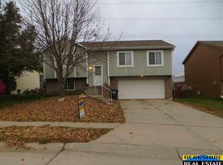 8112 Howell St, Omaha, NE 68122