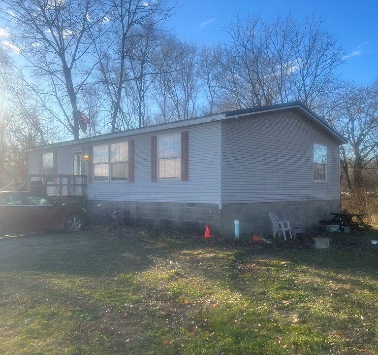 2nd image of 660/720 W 2nd St