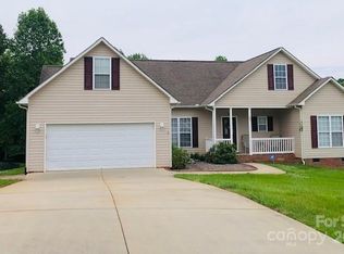 151 Deer Haven Dr, Statesville, NC 28625