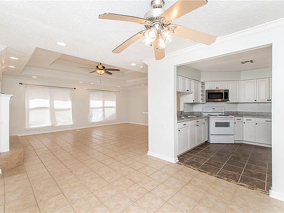 5th image of 3036 Essex Ave