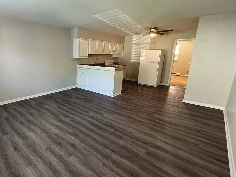 Building Photo - 805 E 27th St #2