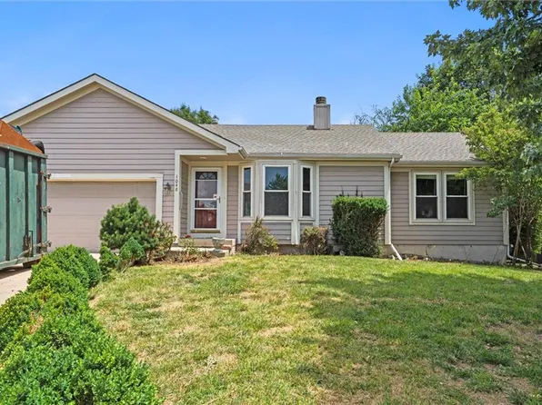 1048 Pumpkin Ridge St, Gardner, KS 66030