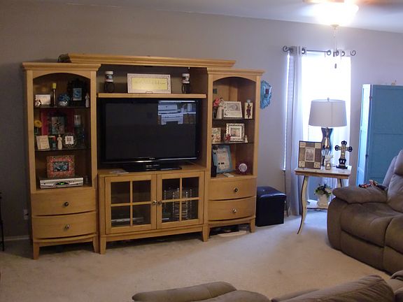 3rd image of 516 Garrett Ct