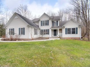 1010 Whisperwood Ln, Aurora, OH 44202