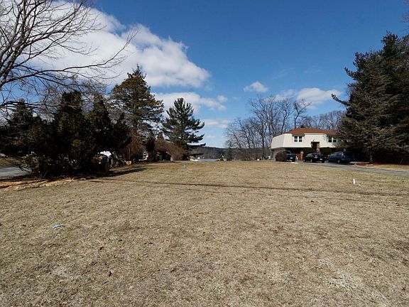 3rd image of 137 Lake Shore Dr