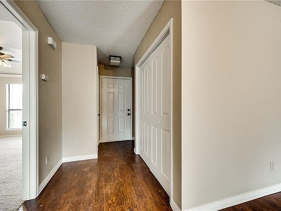 3rd image of 326 Oak Meadow Ln