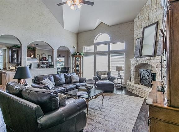 5th image of 12100 Indian Creek Dr