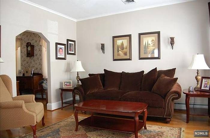 2nd image of 181 Rutherford Pl