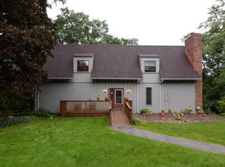 8228 Kimble Dr, Pinckney, MI 48169