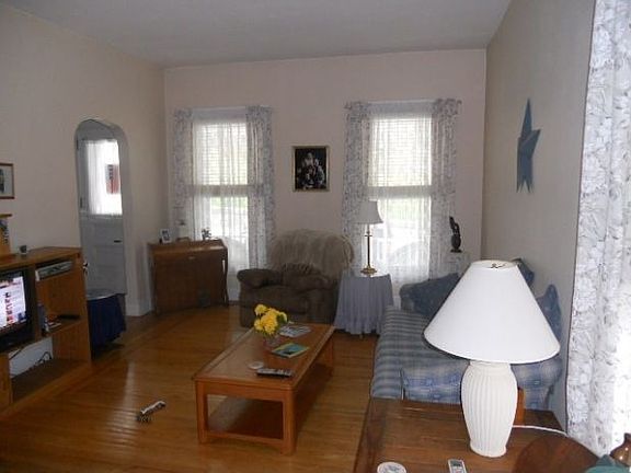 5th image of 11 Elmgrove Ave