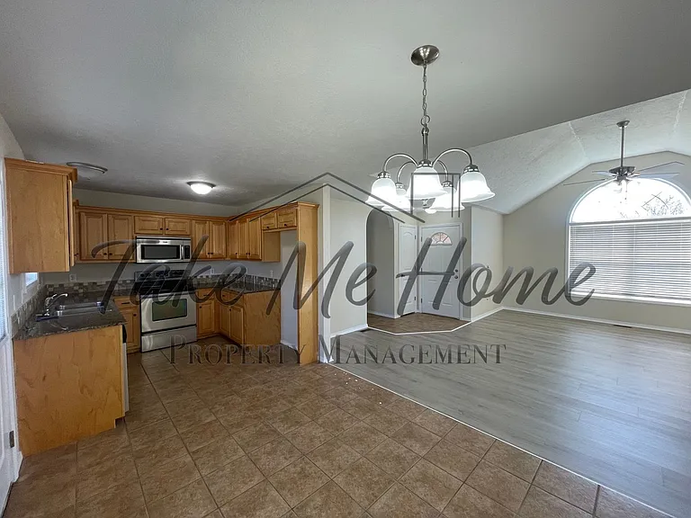 644 N Cox Ave — Photo 5
