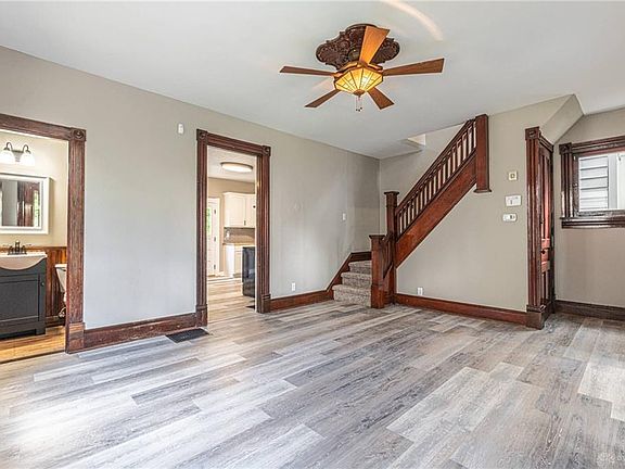 4th image of 417 Montgomery St