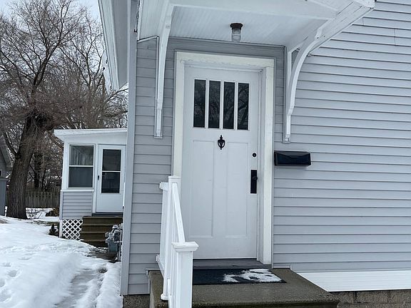 This door - lower level