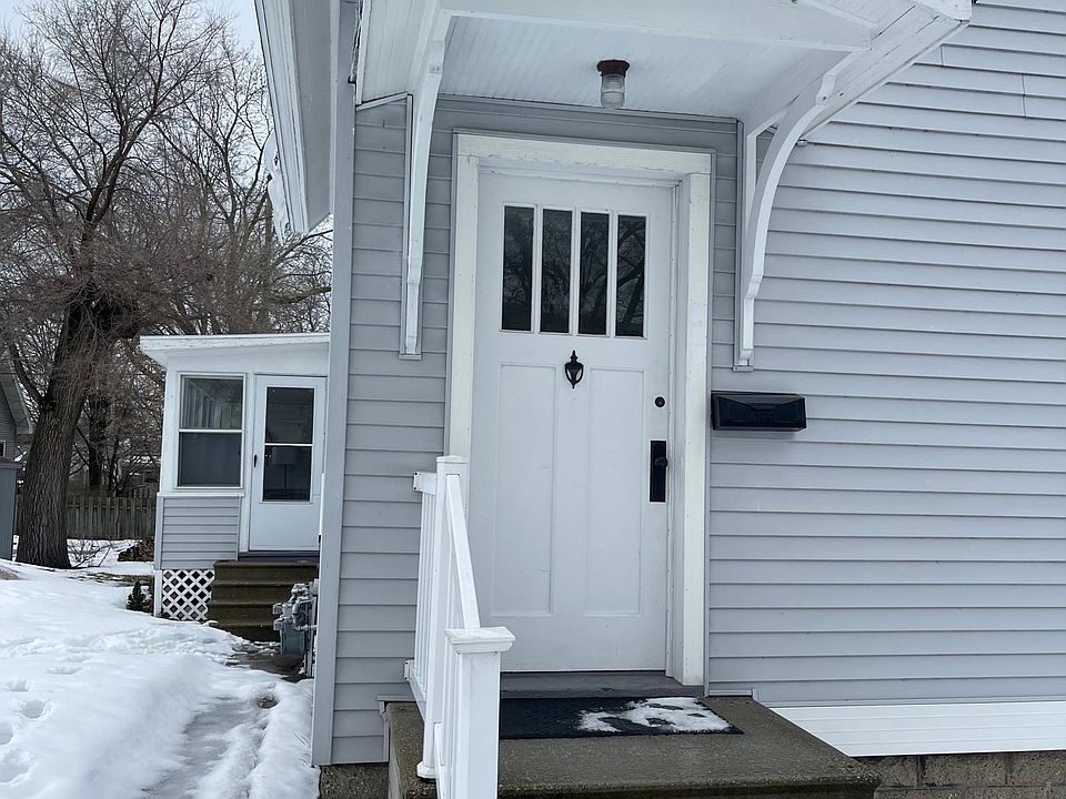 This door - lower level