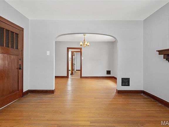 2nd image of 4932 Pernod Ave