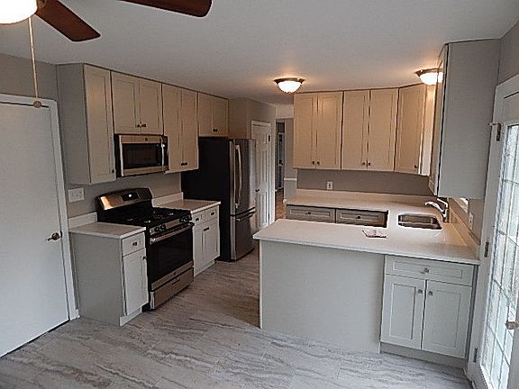 4th image of 407 S 10th Ct