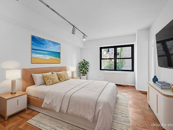5th image of 160 E 38th St APT 2D