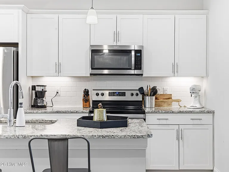 4406 Finch Ln — Photo 9