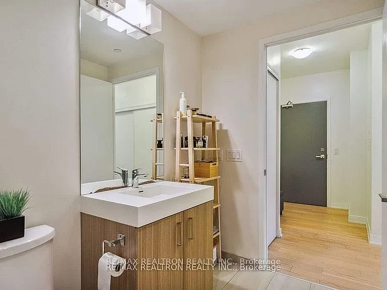17 Dundonald St #306 — Photo 8