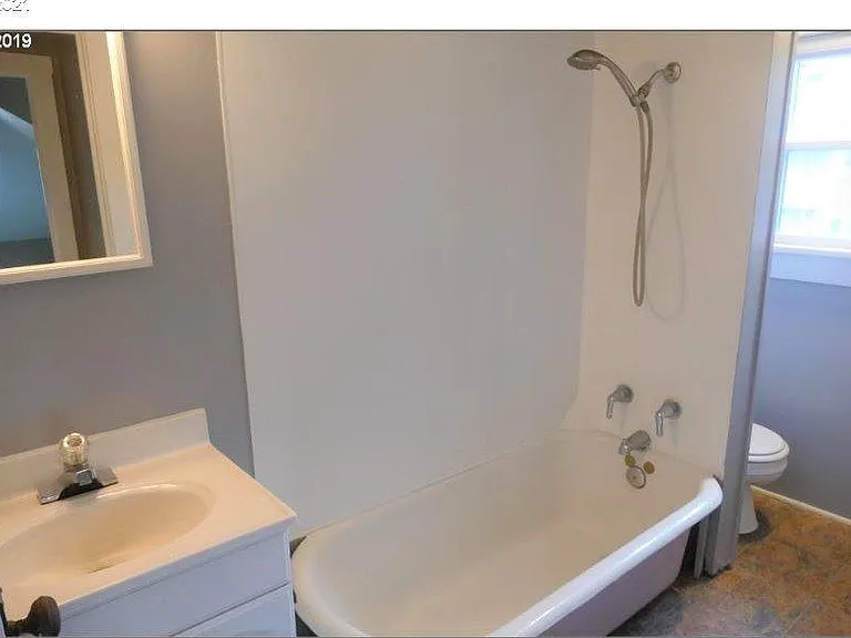 2414 NE 14th Ave #B — Photo 4