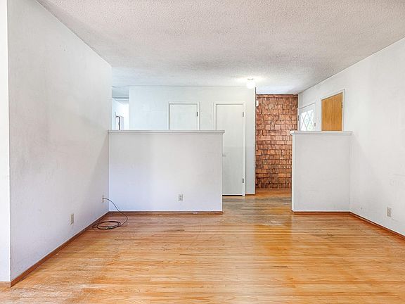 5th image of 430 Oak Lake Avenue
