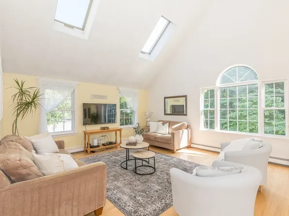 17 Millers Farm Rd, Billerica, MA 01821