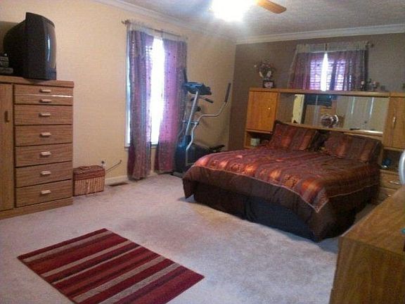 5th image of 1000 Ballard Ln