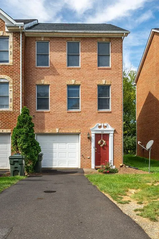 525 Papa Ct — Photo 1