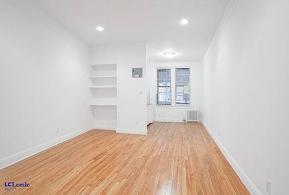 1st image of 204 E 84th St #4