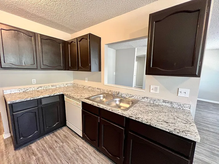 1211 Churing Dr — Photo 9