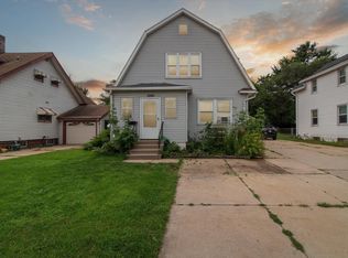 1050 Center Ave, Janesville, WI 53546