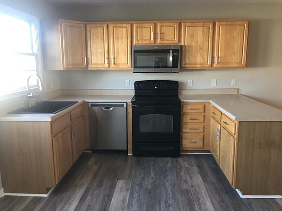 3rd image of 617 Beaverview Dr