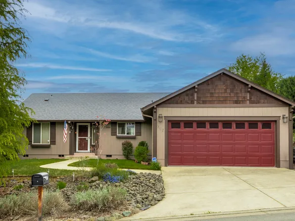 867 N Summerwood St, Roseburg, OR 97471