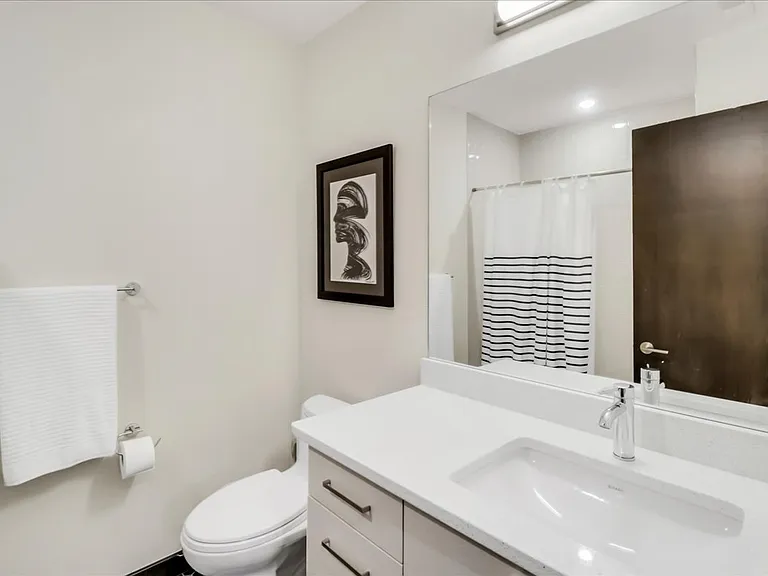438 Selden St #203 — Photo 12