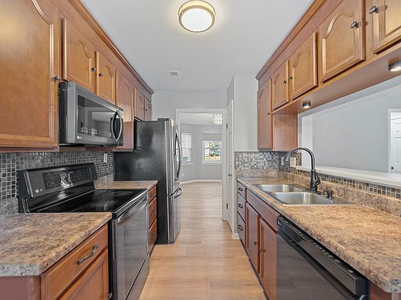 2nd image of 1093 Valencia Ct