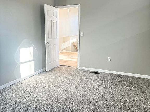 4th image of 1325 Hermes Ave