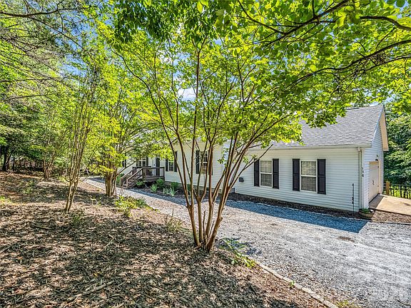 3rd image of 138 Elliott Ln