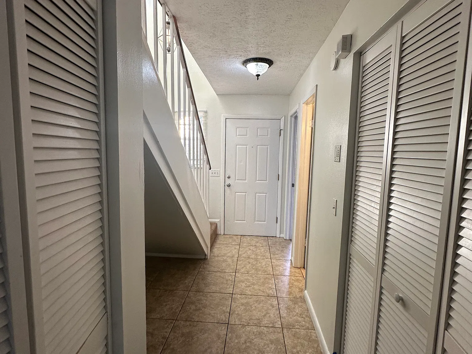 Forest Hills Cir, Tampa — Photo 4
