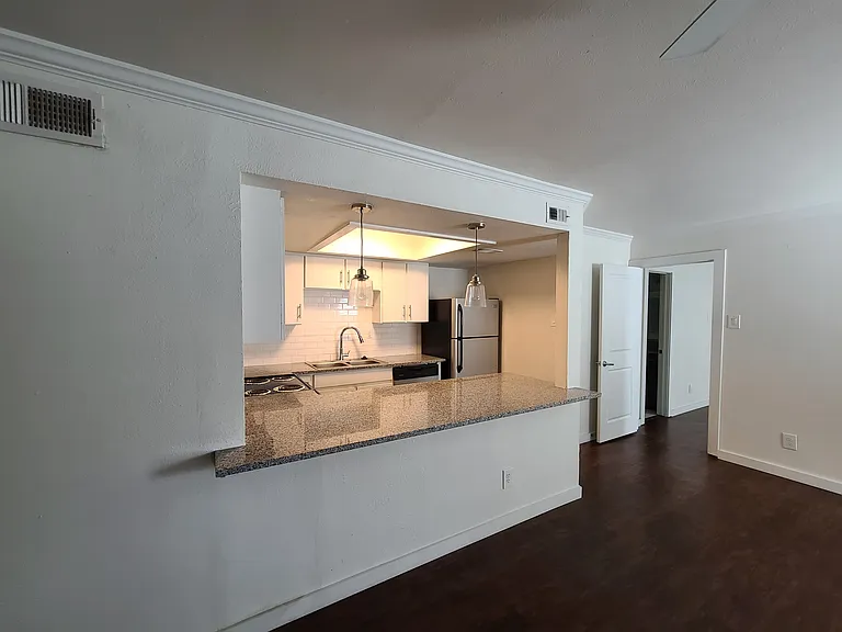 4500 Camp Bowie Blvd #10 — Photo 4