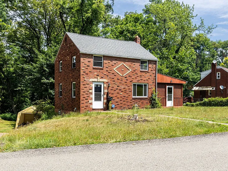 9717 Glendale Rd — Photo 1